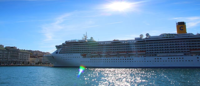 Die Costa Mediterranea im Hafen von Triest