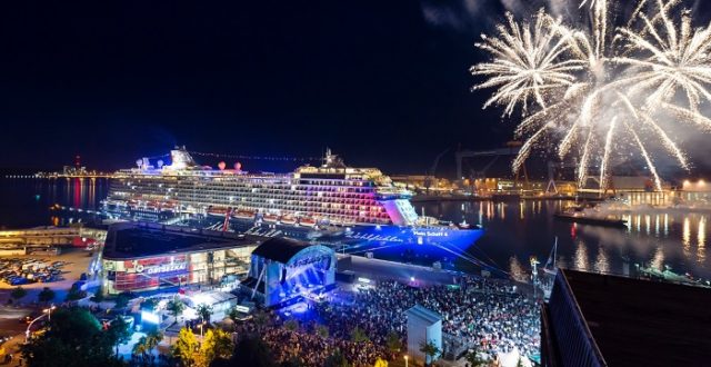 Mein Schiff 6 Taufe in Hamburg