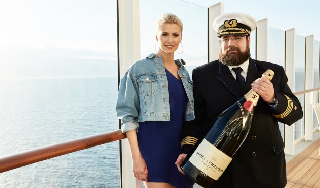 Lena_AIDAperla_Kapitaen_Boris_Becker_taufe_champagner