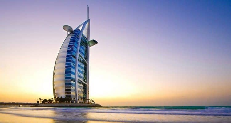 Das Hotel Burj-al-Arab in Dubai
