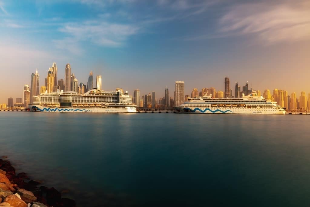 Kreuzfahrt Premiere AIDA Schiffe machen zum ersten Mal am neuen Dubai Cruise Terminal fest Kreuzfahrt Premiere AIDA Schiffe machen zum ersten Mal am neuen Dubai Cruise Terminal fest