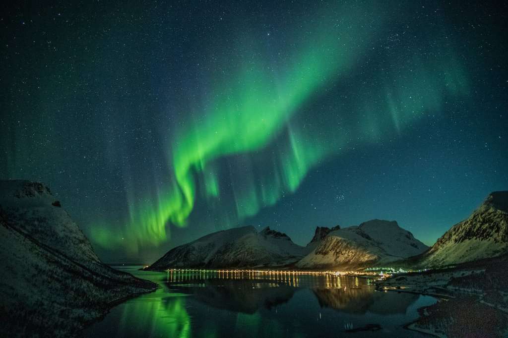 aurora above lake at night