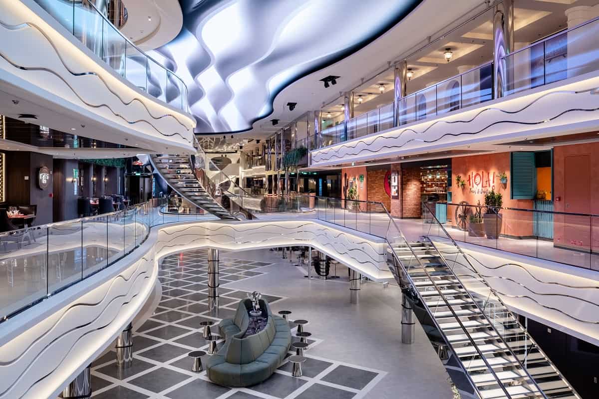 Die World Promenade des neuen Kreuzfahrtschiffes MSC World Europa