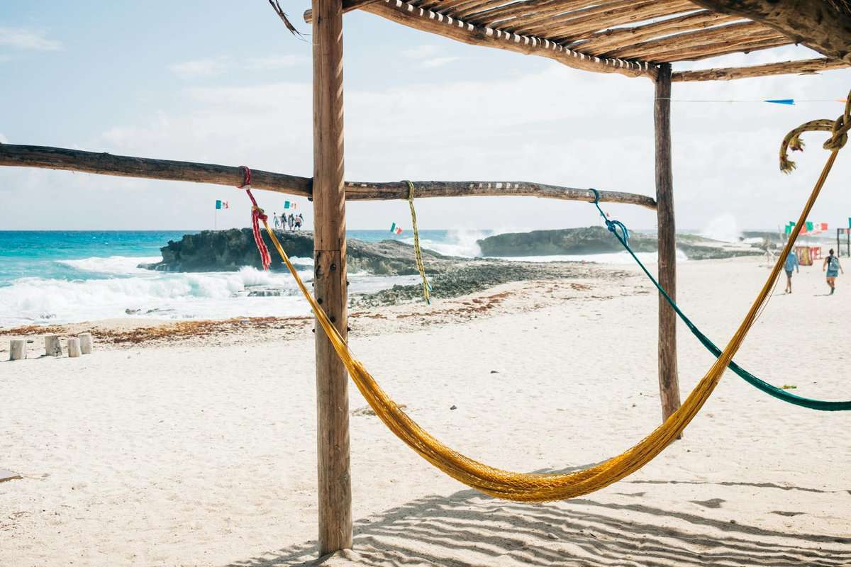 Cozumel (Yucatan / Mexiko): ein Paradies für Kreuzfahrer hammocks on beach