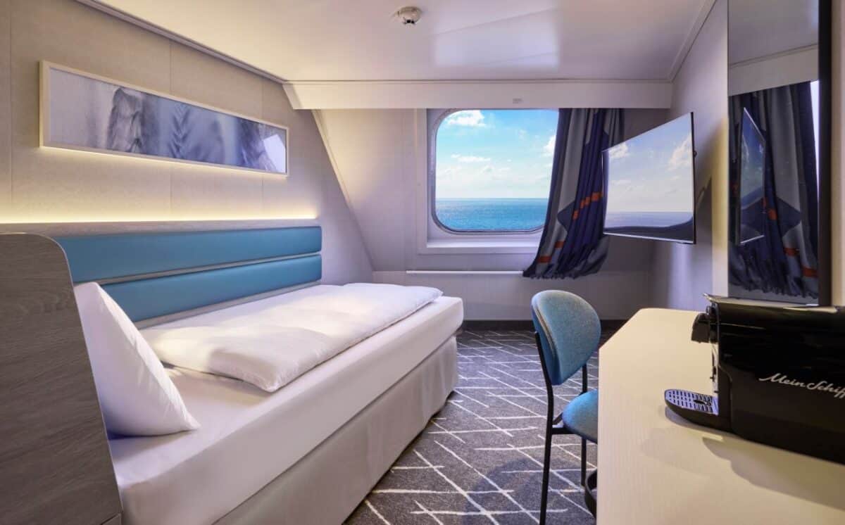 Die Mein Schiff Relax Einzelkabine für Single Reisende mit Außenfenster / (c) TUI Cruises Mein Schiff