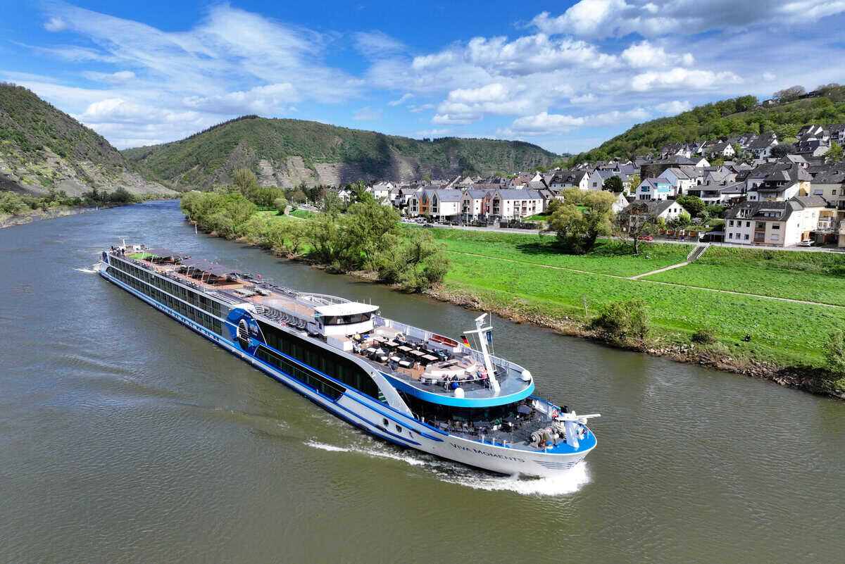 5-tägige Flusskreuzfahrt ab Düsseldorf: Belgien & Niederlande mit VIVA MOMENTS ab €685 p.P. viva-moments-schiff