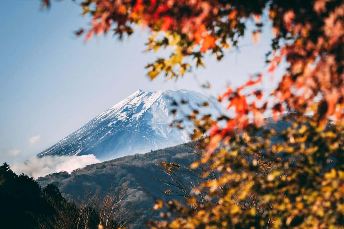 scenic photo of mountain during daytime